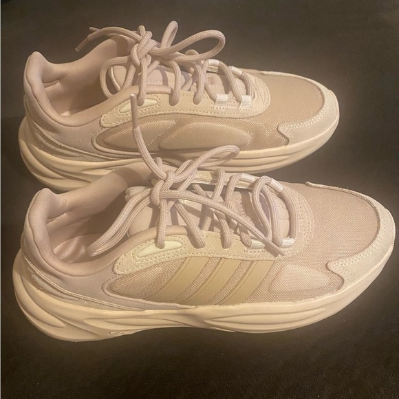 Adidas cloud foam shoes - Picture 3 of 7